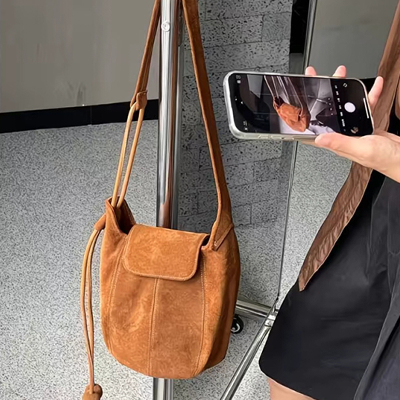 Tas Selempang Wanita Model Emb - Interior Design High End ulasan dan harga